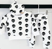 Load image into Gallery viewer, Sweater - Skulls