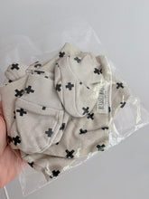 Load image into Gallery viewer, SALE - cross stone /black set
