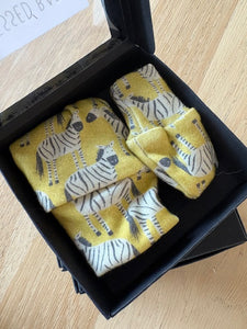 SALE - Beanie and mittens - zebra