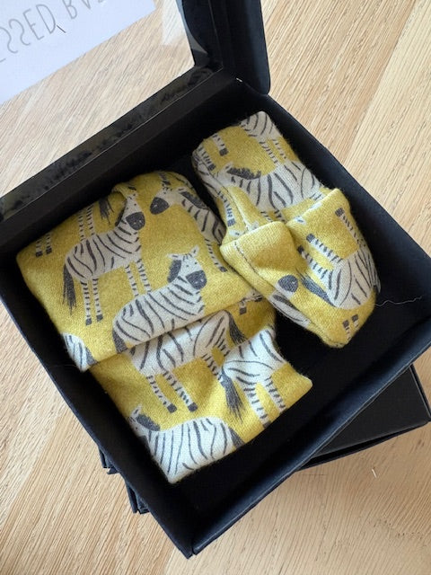 SALE - Beanie and mittens - zebra