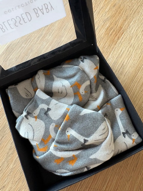 SALE - Bib, mittens and Beanie - Ducks